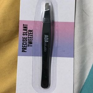 Tweezers